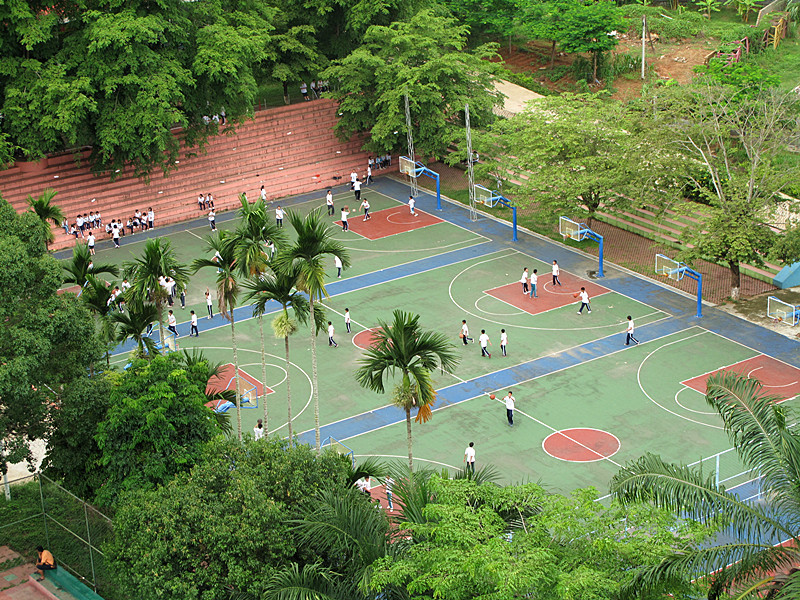 学校篮球、排球场